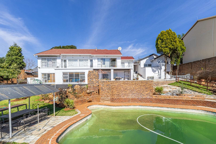 8 Bedroom Property for Sale in Glenvista Gauteng