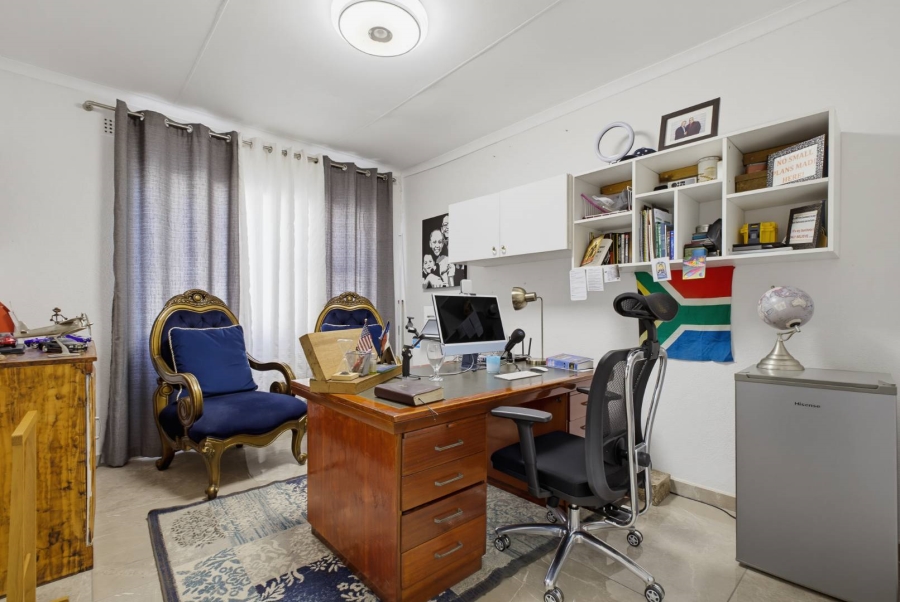 8 Bedroom Property for Sale in Glenvista Gauteng