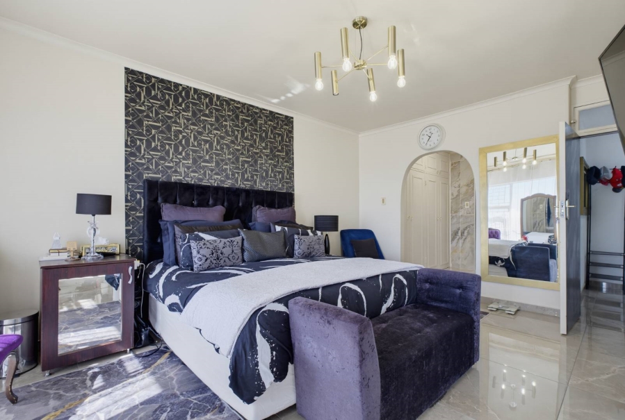 8 Bedroom Property for Sale in Glenvista Gauteng