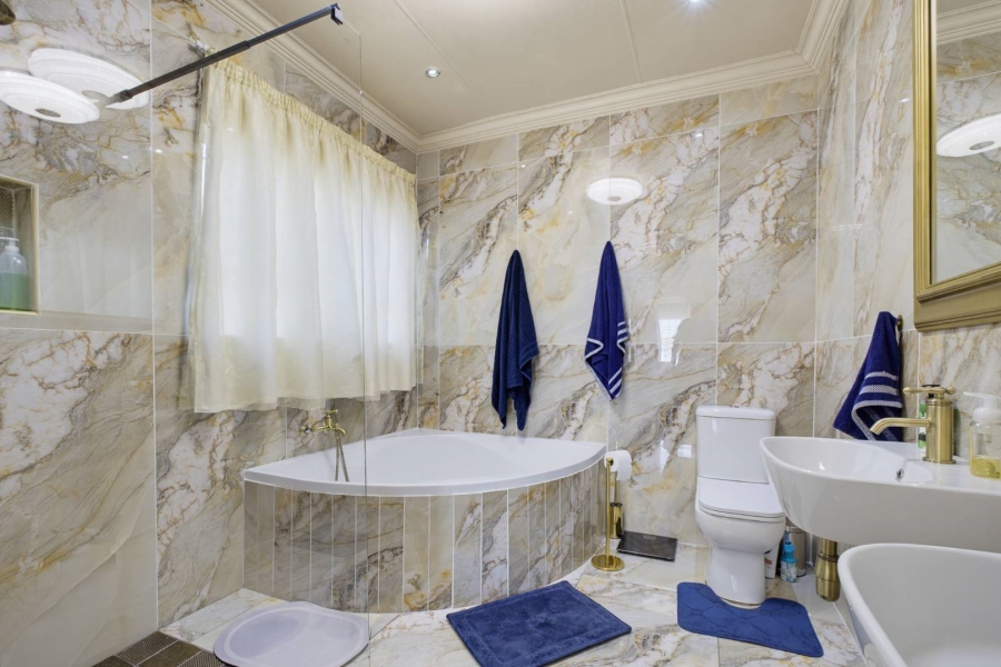 8 Bedroom Property for Sale in Glenvista Gauteng