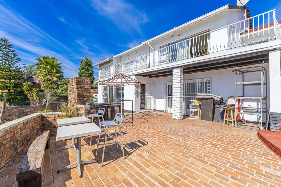8 Bedroom Property for Sale in Glenvista Gauteng
