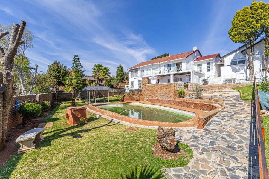 8 Bedroom Property for Sale in Glenvista Gauteng