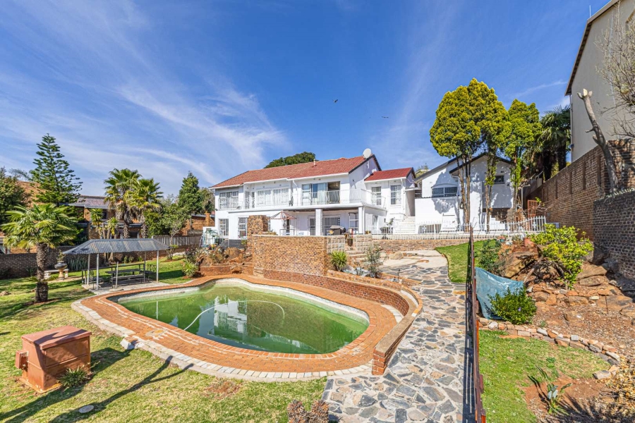 8 Bedroom Property for Sale in Glenvista Gauteng