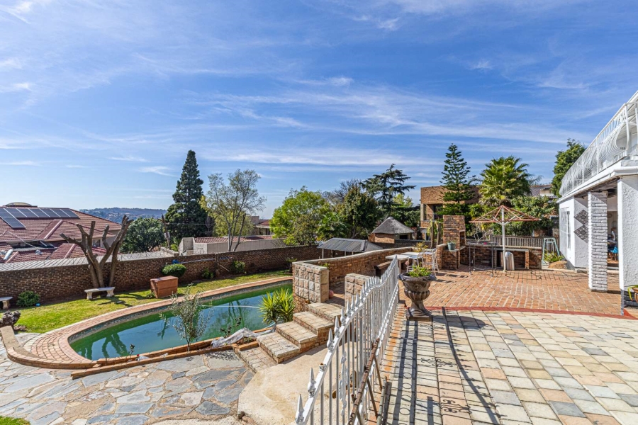 8 Bedroom Property for Sale in Glenvista Gauteng