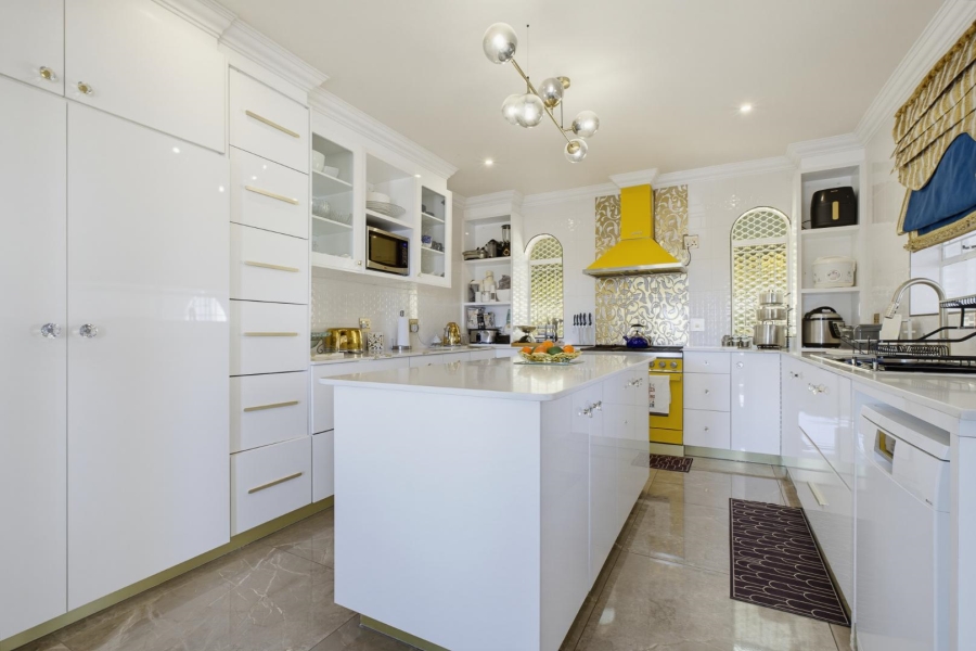 8 Bedroom Property for Sale in Glenvista Gauteng