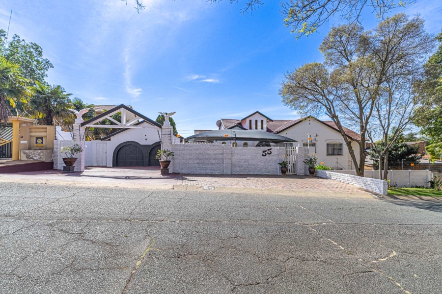 8 Bedroom Property for Sale in Glenvista Gauteng