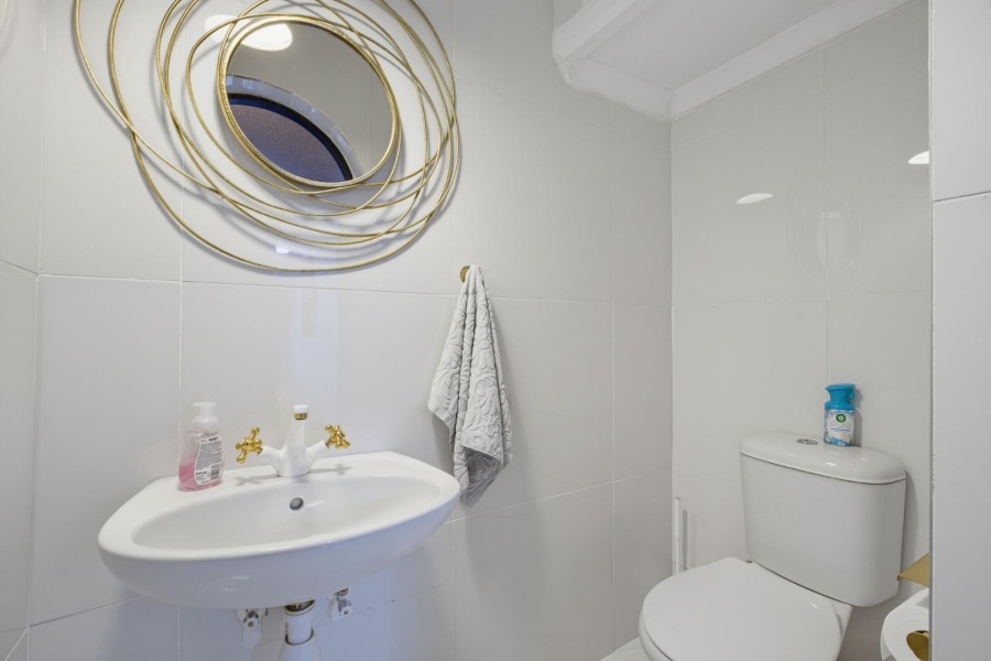 8 Bedroom Property for Sale in Glenvista Gauteng
