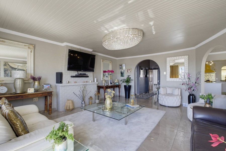 8 Bedroom Property for Sale in Glenvista Gauteng
