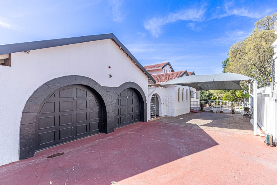 8 Bedroom Property for Sale in Glenvista Gauteng