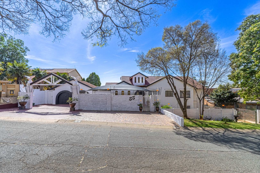 8 Bedroom Property for Sale in Glenvista Gauteng