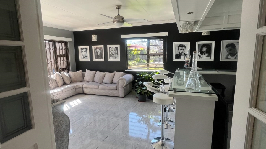 4 Bedroom Property for Sale in Brackendowns Gauteng