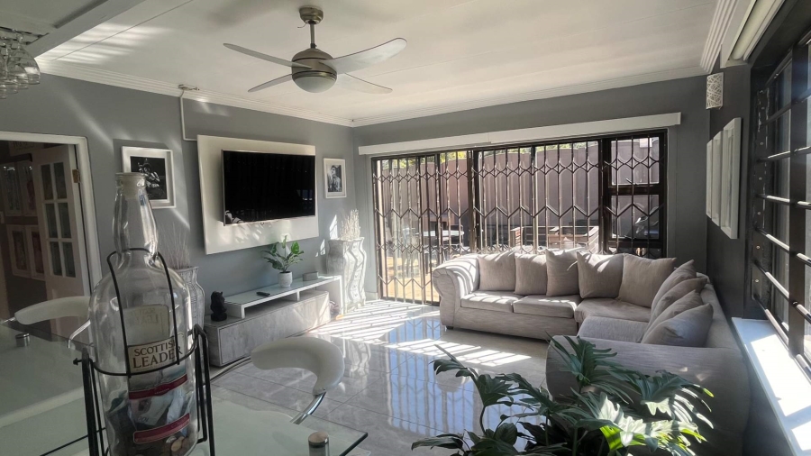 4 Bedroom Property for Sale in Brackendowns Gauteng