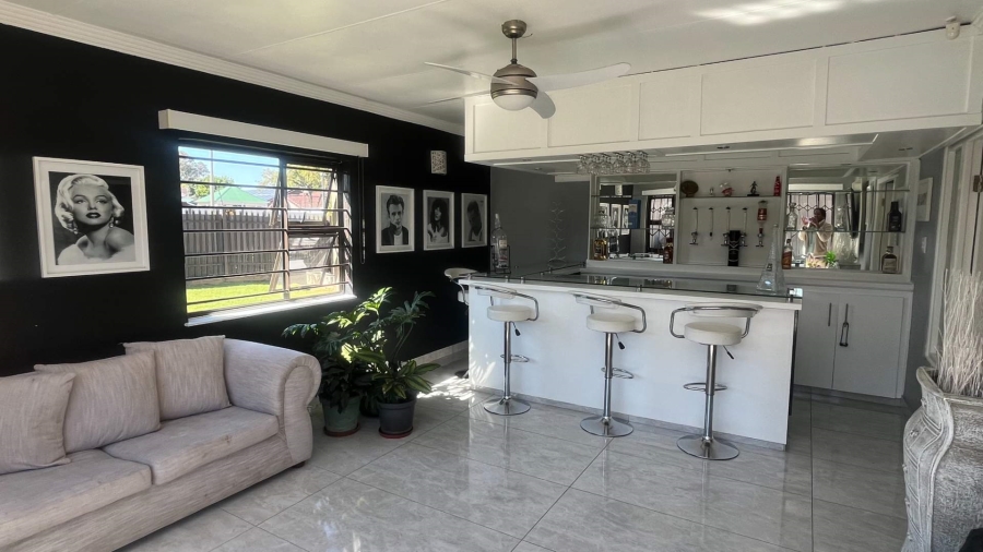 4 Bedroom Property for Sale in Brackendowns Gauteng
