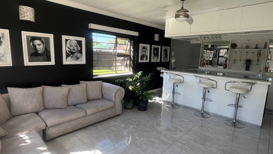 4 Bedroom Property for Sale in Brackendowns Gauteng
