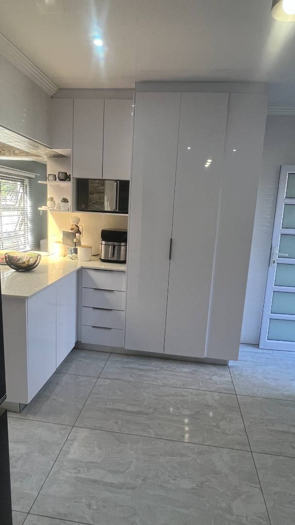4 Bedroom Property for Sale in Brackendowns Gauteng