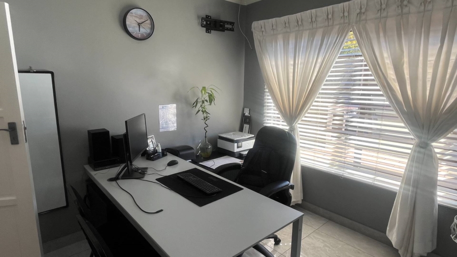 4 Bedroom Property for Sale in Brackendowns Gauteng