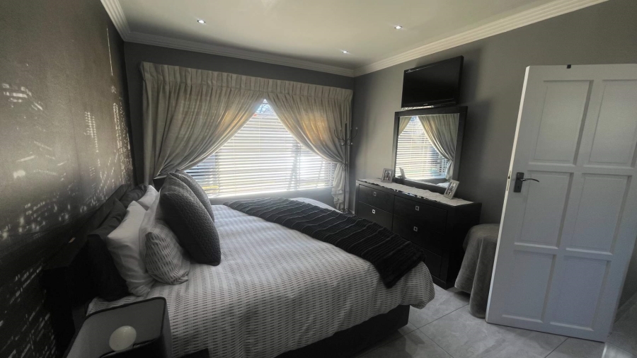 4 Bedroom Property for Sale in Brackendowns Gauteng