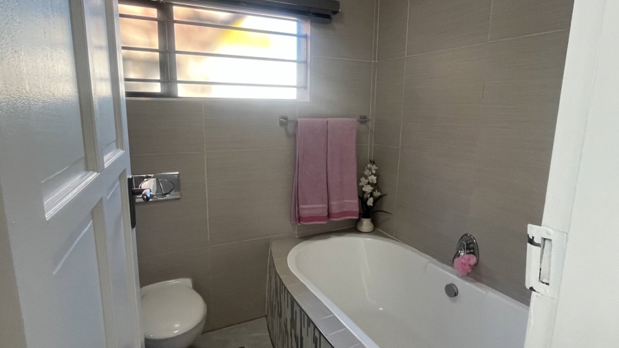 4 Bedroom Property for Sale in Brackendowns Gauteng