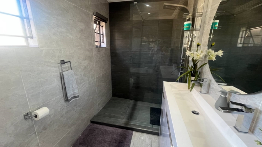 4 Bedroom Property for Sale in Brackendowns Gauteng