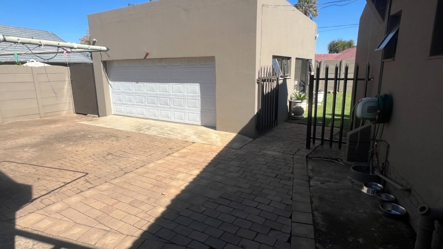 4 Bedroom Property for Sale in Brackendowns Gauteng