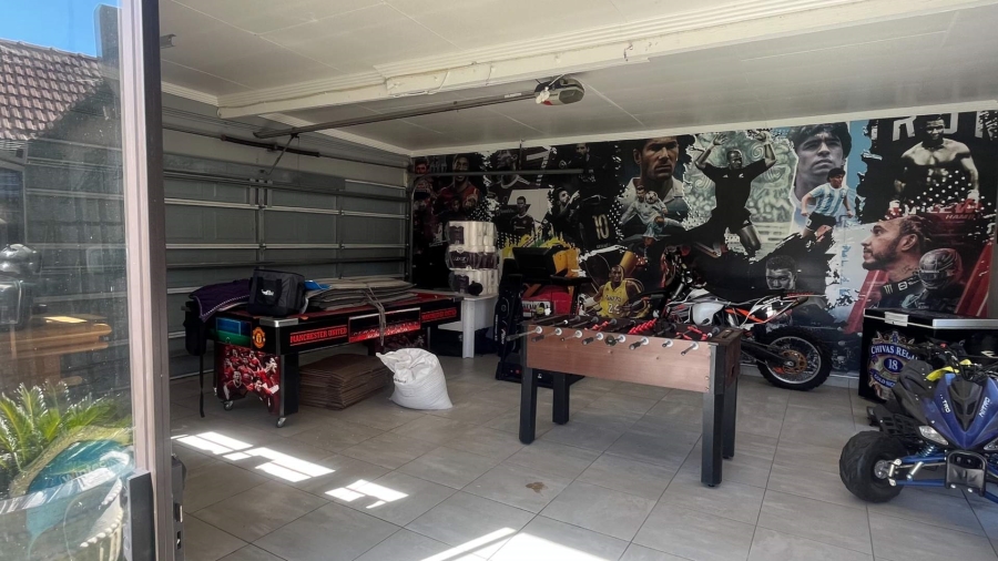4 Bedroom Property for Sale in Brackendowns Gauteng