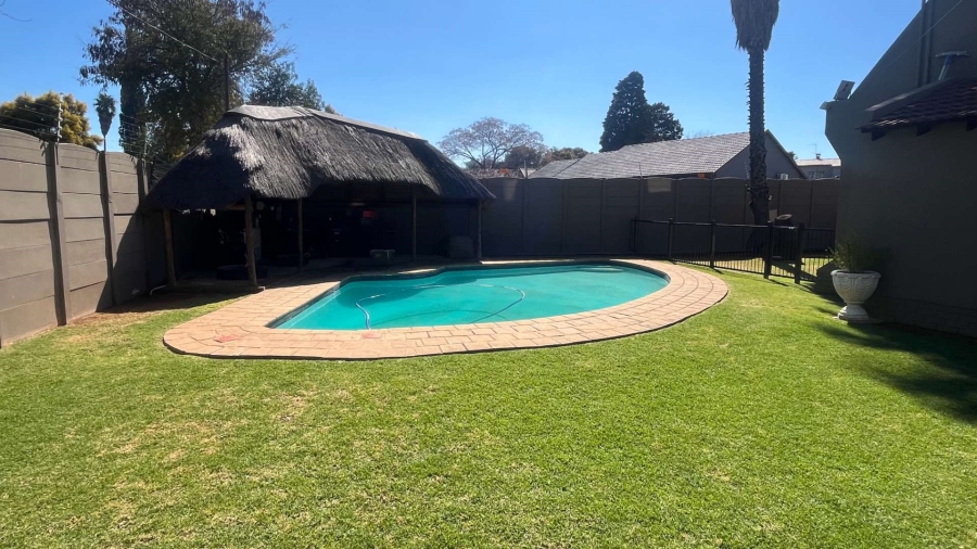 4 Bedroom Property for Sale in Brackendowns Gauteng