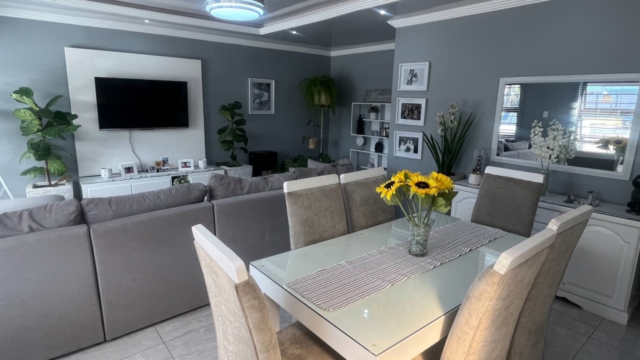 4 Bedroom Property for Sale in Brackendowns Gauteng
