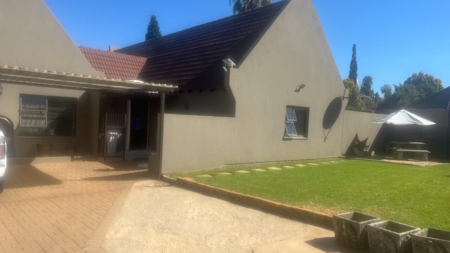 4 Bedroom Property for Sale in Brackendowns Gauteng