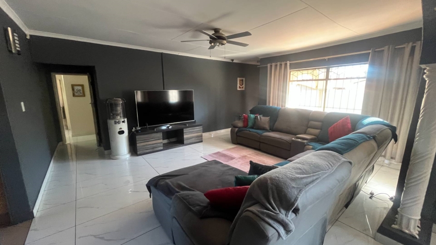 4 Bedroom Property for Sale in Brackendowns Gauteng