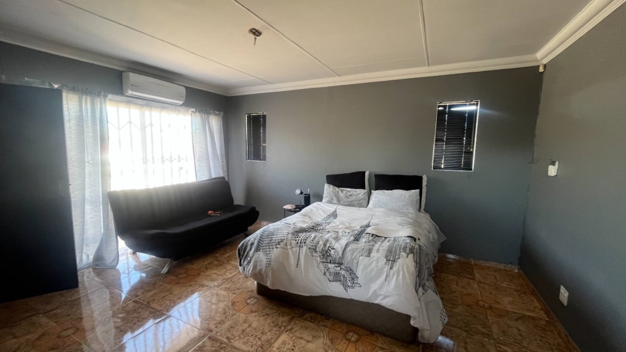 4 Bedroom Property for Sale in Brackendowns Gauteng