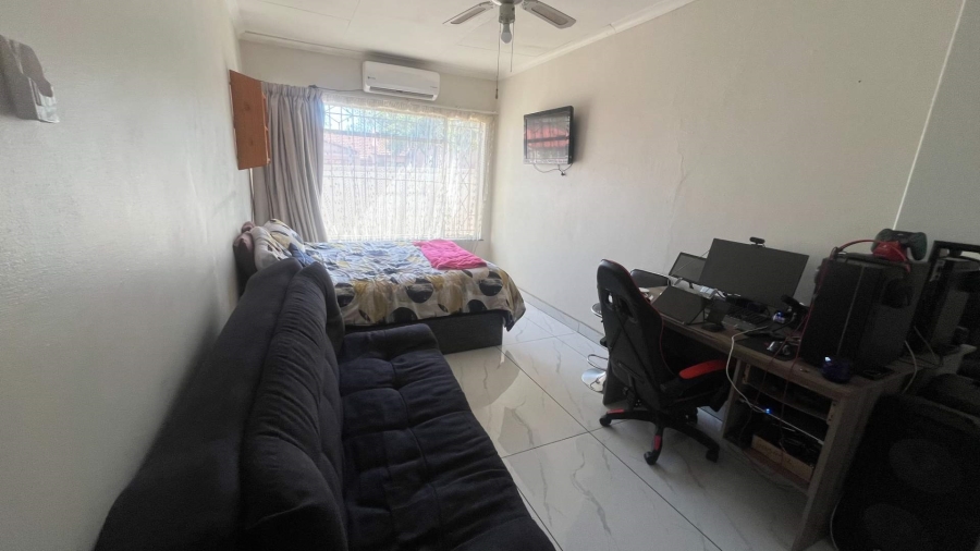 4 Bedroom Property for Sale in Brackendowns Gauteng