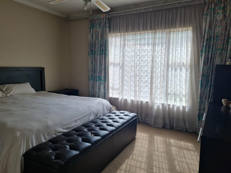 3 Bedroom Property for Sale in Oakdene Gauteng
