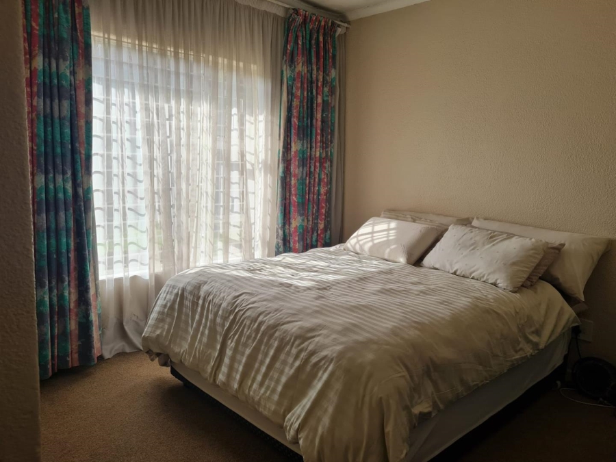 3 Bedroom Property for Sale in Oakdene Gauteng