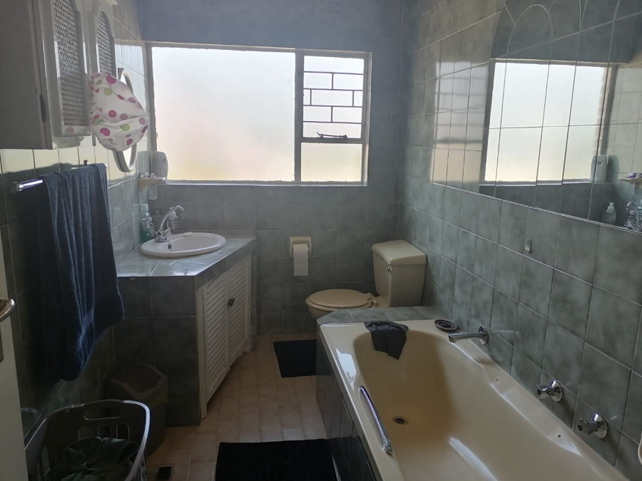 3 Bedroom Property for Sale in Oakdene Gauteng