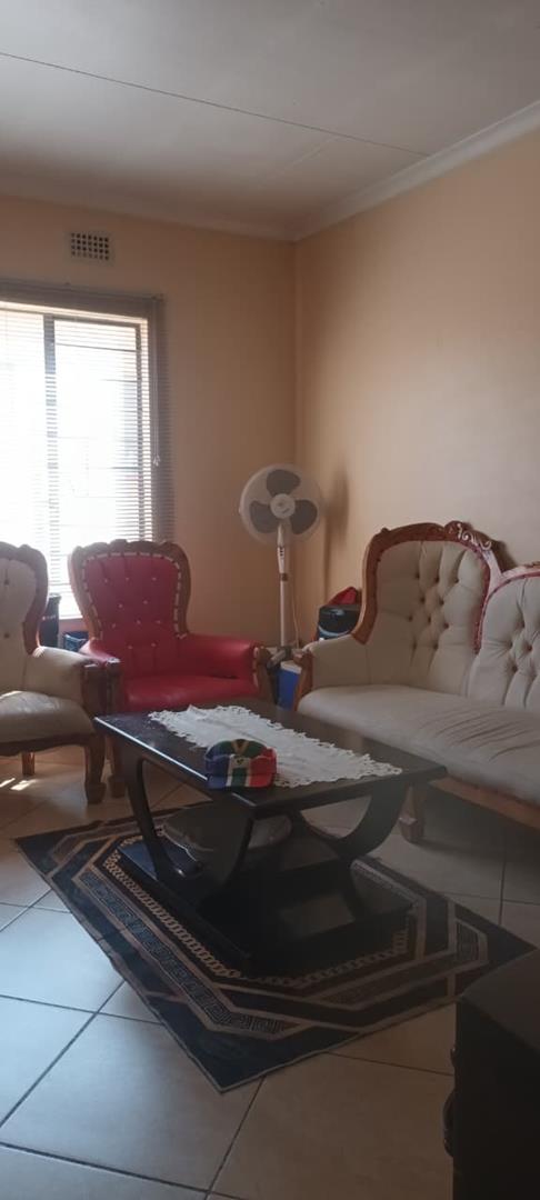 To Let 2 Bedroom Property for Rent in Jabulani Gauteng