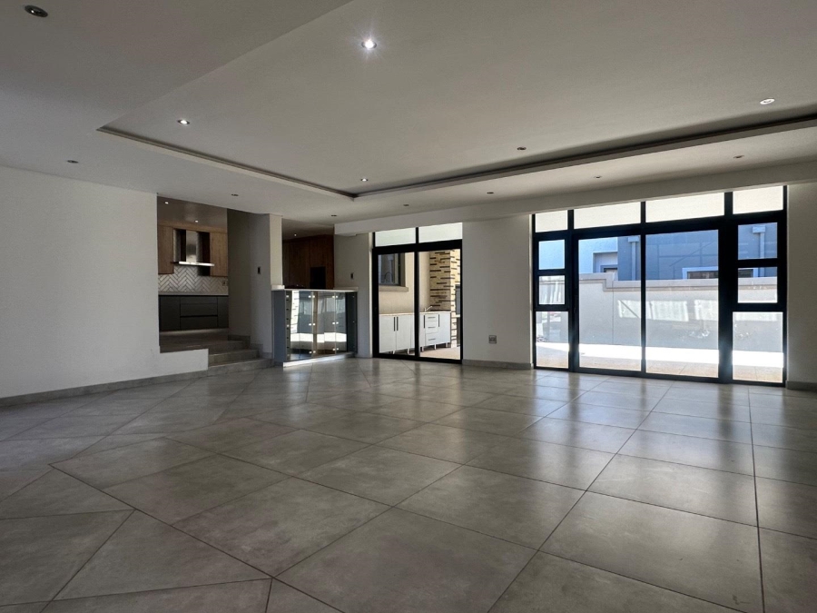 6 Bedroom Property for Sale in Blue Valley Golf Estate Gauteng