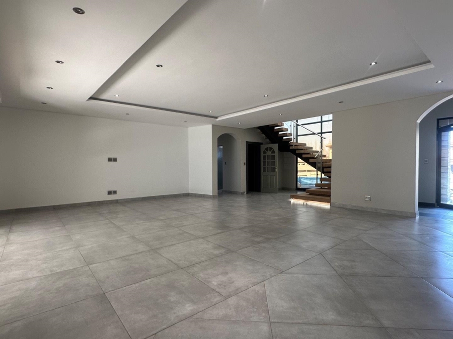 6 Bedroom Property for Sale in Blue Valley Golf Estate Gauteng