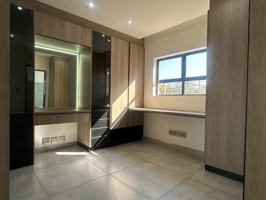 6 Bedroom Property for Sale in Blue Valley Golf Estate Gauteng