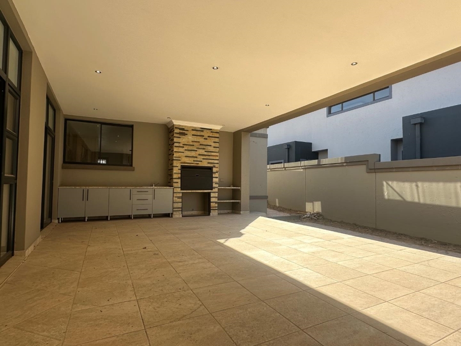 6 Bedroom Property for Sale in Blue Valley Golf Estate Gauteng