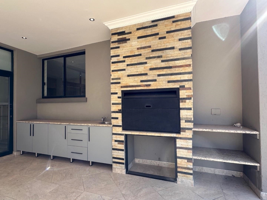 6 Bedroom Property for Sale in Blue Valley Golf Estate Gauteng