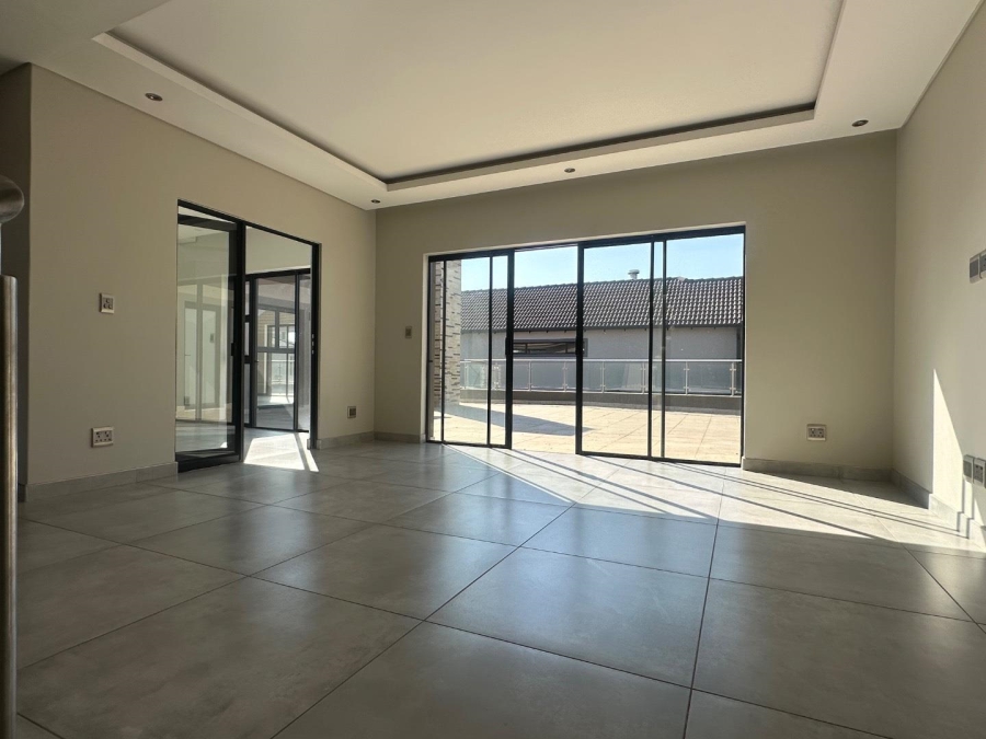 6 Bedroom Property for Sale in Blue Valley Golf Estate Gauteng