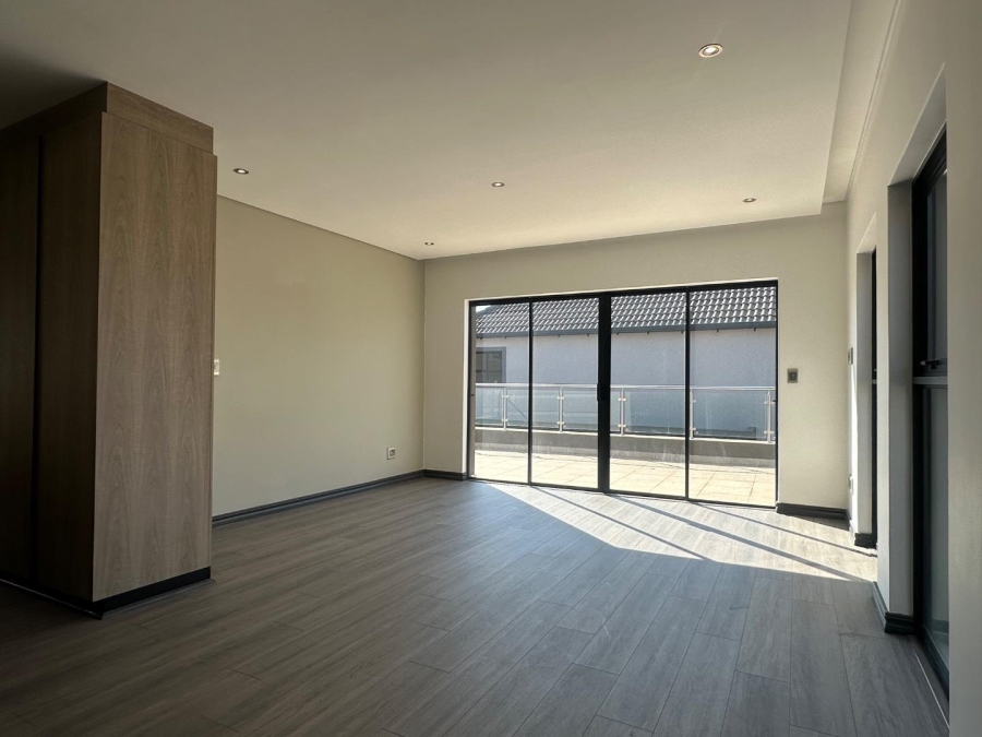 6 Bedroom Property for Sale in Blue Valley Golf Estate Gauteng