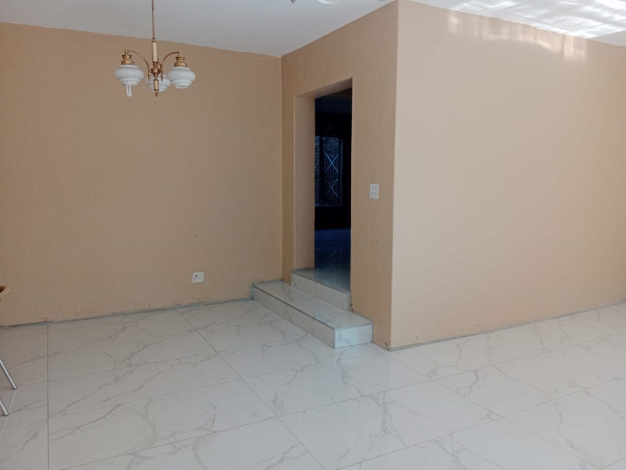 To Let 3 Bedroom Property for Rent in Lyndhurst Gauteng