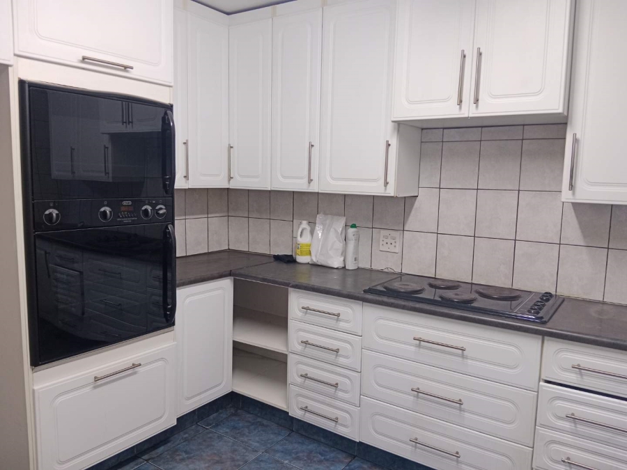 To Let 3 Bedroom Property for Rent in Lyndhurst Gauteng