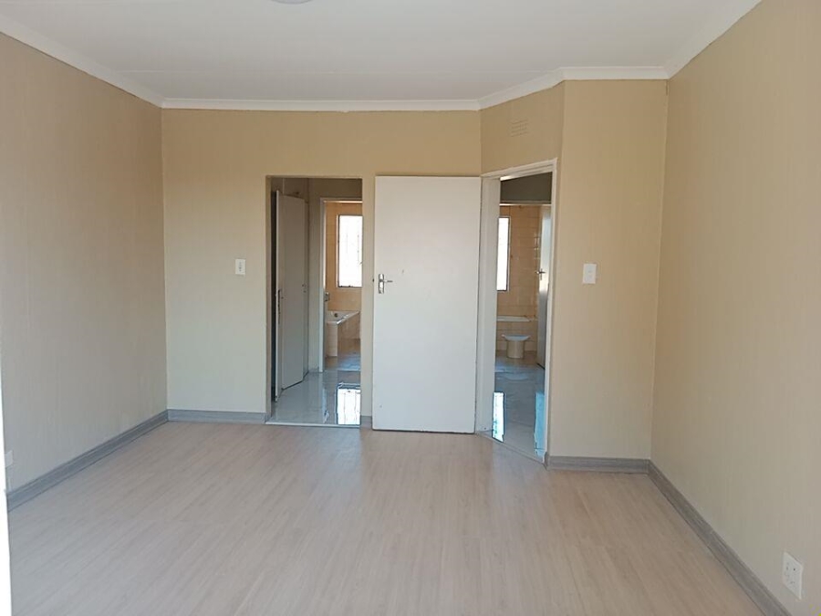 To Let 3 Bedroom Property for Rent in Lyndhurst Gauteng