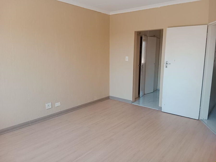 To Let 3 Bedroom Property for Rent in Lyndhurst Gauteng