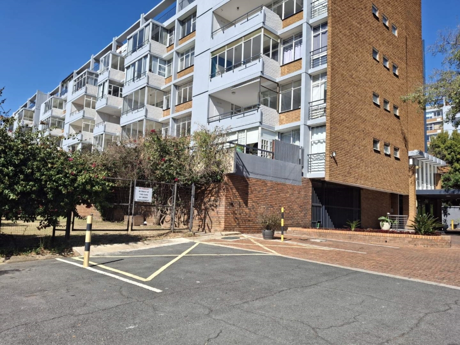1 Bedroom Property for Sale in Benmore Gauteng