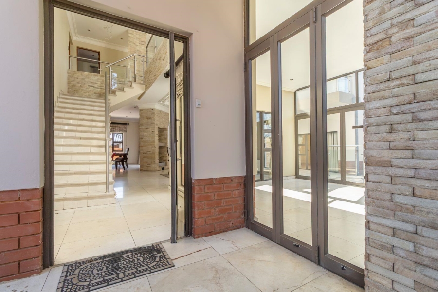 5 Bedroom Property for Sale in Waterfall Country Village Gauteng