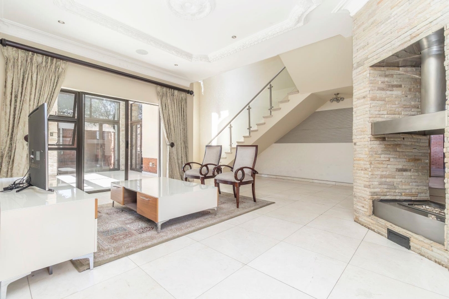 5 Bedroom Property for Sale in Waterfall Country Village Gauteng