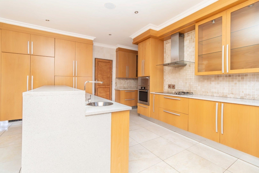 5 Bedroom Property for Sale in Waterfall Country Village Gauteng